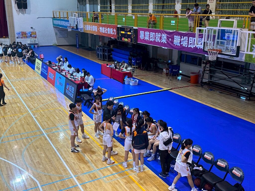 星昱實業執行長親臨為莊敬女籃應援