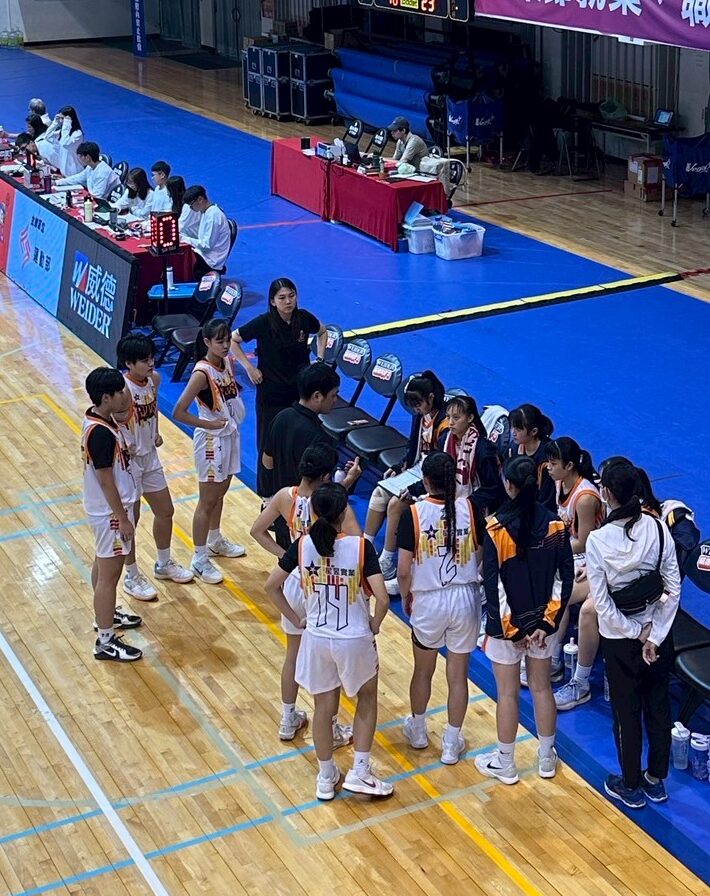 星昱實業執行長親臨為莊敬女籃應援