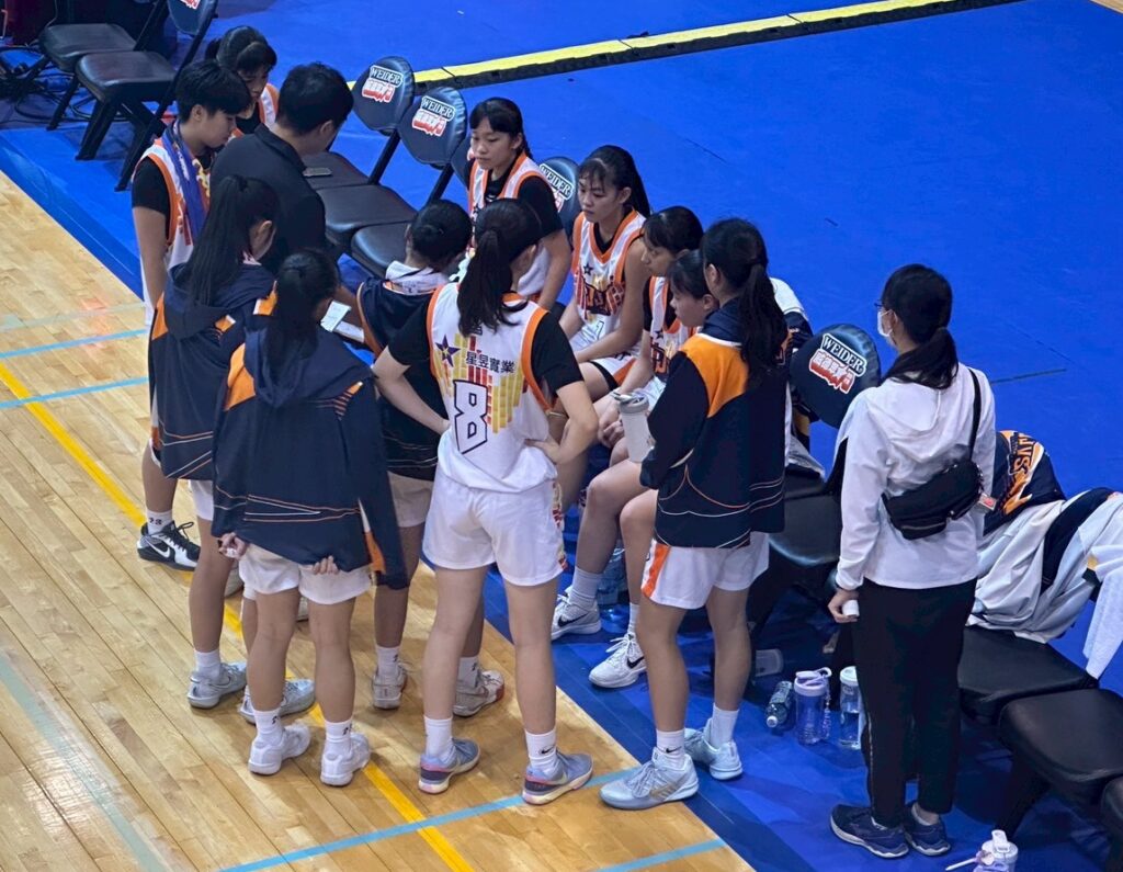 星昱實業執行長親臨為莊敬女籃應援